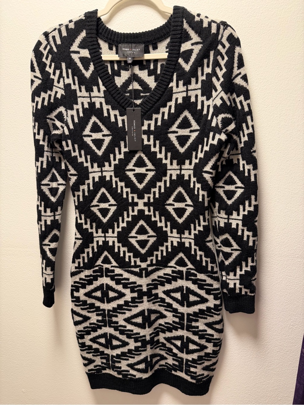 Romeo+Juliet Couture Black & White Sweater Dress V-neck Medium NWT
